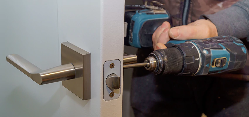 Broken Door Handle Lock Repair in Boynton Beach, Florida